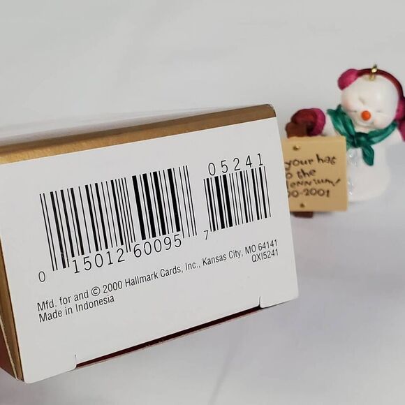 2000 Hallmark Keepsake Ornament “Tip Your Hat to the Millennium” Snowman w/ Box - Picture 5 of 6